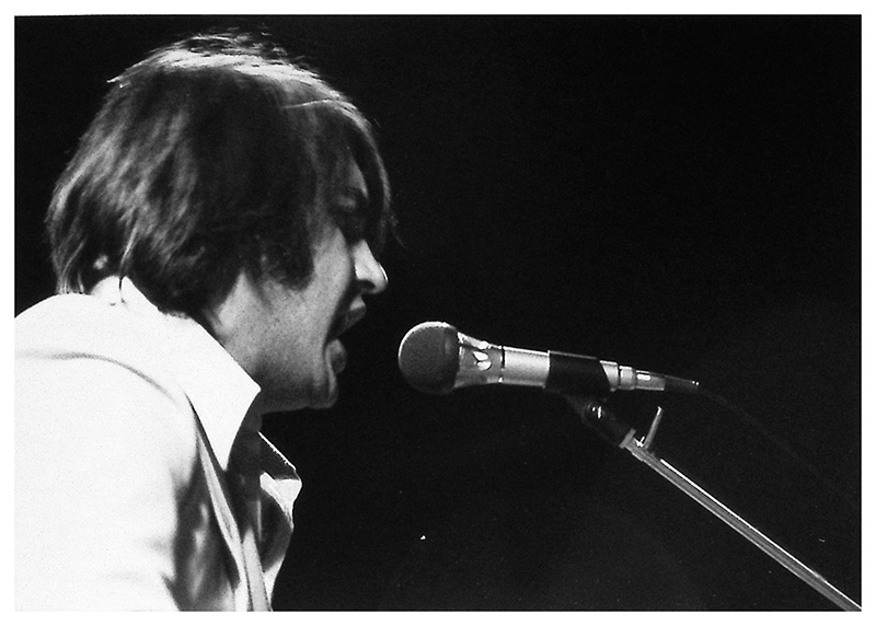 Sagra della Sardella organizzata al Molo Pescheria di Trieste dall'Azienda di soggiorno e turismo: spettacolo di canzoni triestine